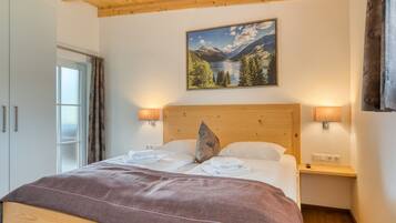 Căn hộ | 4 phòng ngủ, bộ trải giường