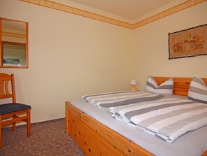 Apartment | 2 bedrooms, individually furnished, bed sheets - Einladende Ferienwohnung am Achterwasser in Lutow (Luetow)