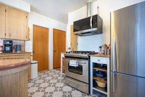 Comfort House, City View | Private kitchen | Full-size fridge, microwave, oven, stovetop