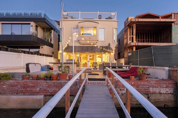 House (2 Bedrooms) | Interior - Canalfront Charmer by Avantstay Waterfront w/ Shared Dock + Hot Tub (Newport Beach)