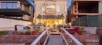 Canalfront Charmer by Avantstay Waterfront w/ Shared Dock + Hot Tub