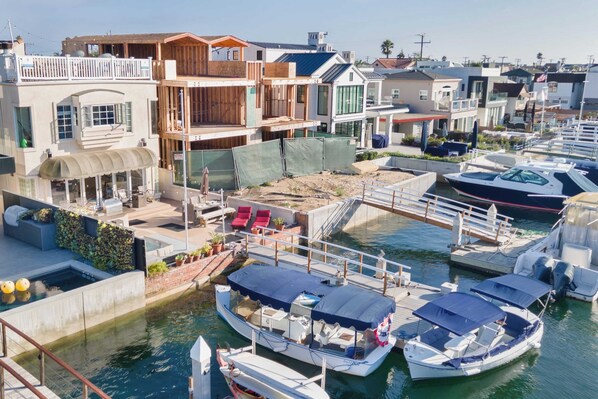 House (2 Bedrooms) | Interior - Canalfront Charmer by Avantstay Waterfront w/ Shared Dock + Hot Tub (Newport Beach)