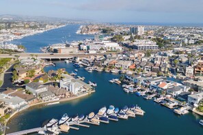 House (2 Bedrooms) | Interior - Canalfront Charmer by Avantstay Waterfront w/ Shared Dock + Hot Tub (Newport Beach)