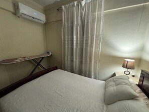 2 bedrooms, desk, iron/ironing board, free WiFi - Charming 2-bedroom apartment with WiFi, AC in delightful Alexandria (Alexandria)