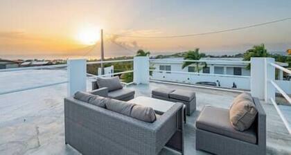 Casa Mariposa - Hilltop home with Pool and Rooftop