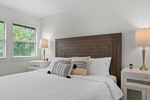 3 habitaciones, ropa de cama hipoalergénica y cortinas blackout 