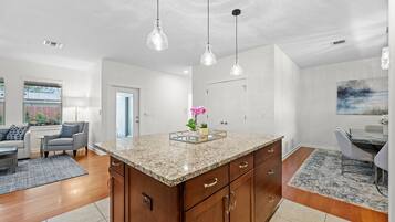 Talo, 3 makuuhuonetta, yksityinen uima-allas, uima-altaan luona | Oleskelualue | Älytelevisio, Netflix, suoratoistopalvelut