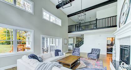 6 BED/4.5 BATH LUX CHIC FARMHOUSE WITH OUTDOOR FIREPIT