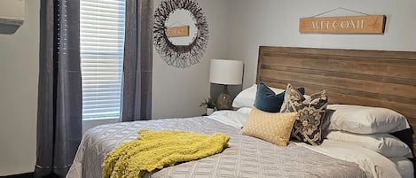 1 slaapkamer, een strijkplank/strijkijzer, wifi, beddengoed