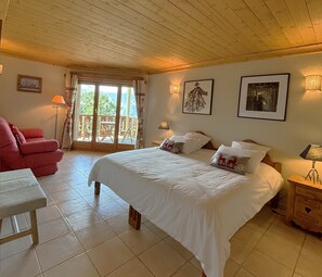 3 chambres, coffres-forts dans les chambres, bureau