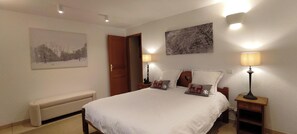 3 Schlafzimmer, Zimmersafe, Schreibtisch, Bügeleisen/Bügelbrett