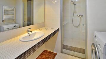 Apartment | Bathroom