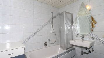 Apartment | Bathroom