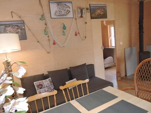 2 habitaciones, muebles diferentes y ropa de cama