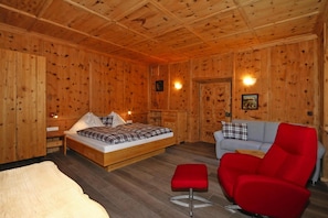 Apartment | 3 bedrooms, individually furnished, bed sheets