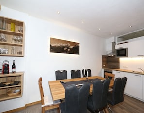 Apartment | Dining