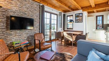 Chalet | Living area | Fireplace