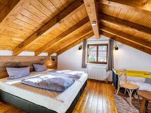 Chalet | 2 habitaciones, muebles diferentes y tabla de planchar con plancha