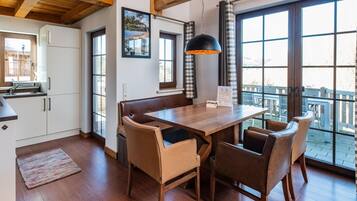 Chalet | Dining