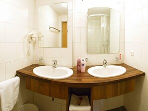 Apartment | Bathroom