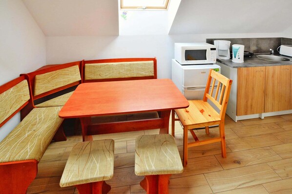 Apartment | Dining - Apartment With a Playground, Close to the Beach (Mielno)