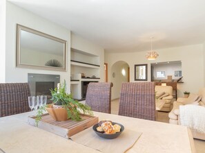 House | Dining - Villa Marina - Puerto Banus Apartment (Marbella)