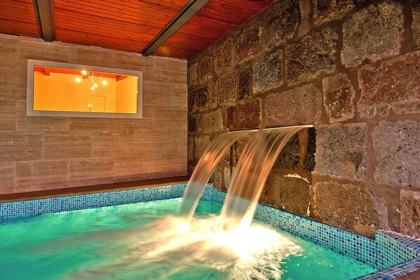 Pool - Villa With Pool and Beautiful Architecture (Ingenio)