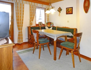 Apartment | Dining