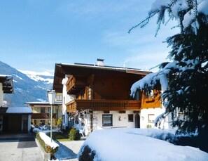 Apartment | Exterior - Country House in Zillertal Near Spieljochbahn (Fuegen)