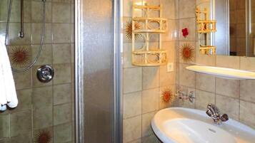 Apartment | Bathroom