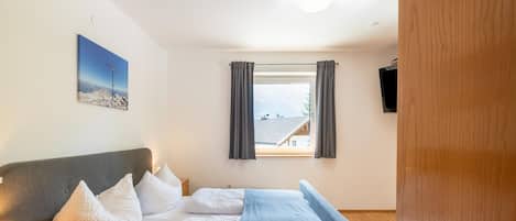 House | 4 bedrooms, bed sheets