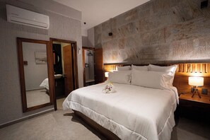 Junior Room | In-room safe, free WiFi, bed sheets - Hotel Boutique Sophie (Santa María Huatulco)