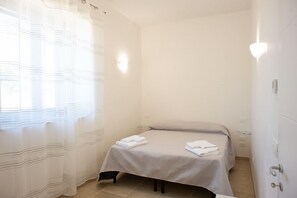 House | 2 bedrooms, individually furnished - Apartment in Puglia With Wi-fi and Barbecue (Cisternino)