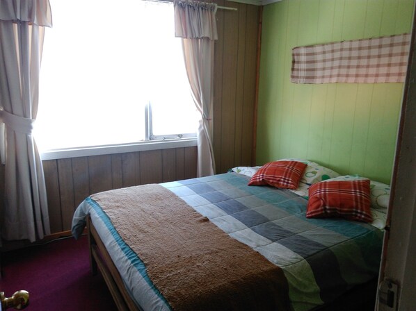 Standard Double or Twin Room, 1 Bedroom | Free WiFi, bed sheets - Hostal Bellavista Patagonia (Natales)