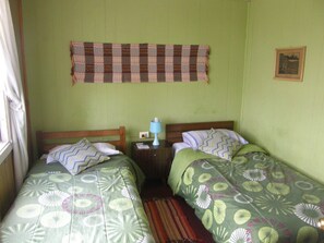 Chambre avec lits jumeaux, vue canal | Wi-Fi gratuit, draps fournis