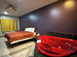 1 bedroom, desk, WiFi, bed sheets