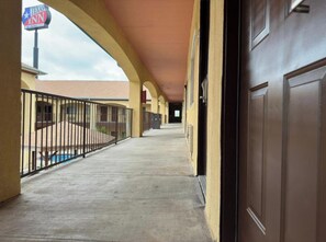 Exterior detail - King Suite with Spa Bath (Edinburg)