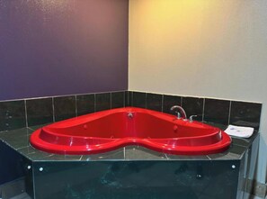 Shower, towels, soap, shampoo - Superior Suite (Edinburg)