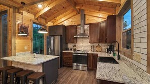 Coffee/tea maker, fridge, microwave, oven - Views, Indoor Pool, Luxury Cabin, Bears (Gatlinburg)