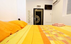 1 chambre, fer et planche Ă repasser, Wi-Fi, draps fournis