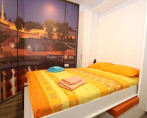 1 غرفة نوم ومكواة/لوح كي وواي فاي وملاءات أسرّة