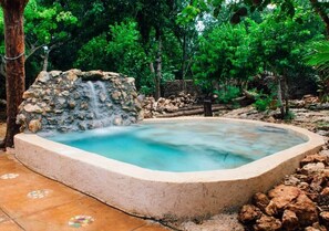 Outdoor pool - La casa de piedra y colores  (Tinum)