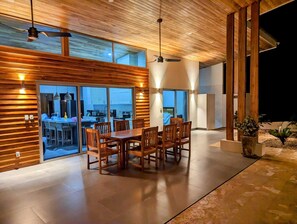Outdoor dining - New Private Jungle Retreat. Minutes from everything Nosara has to offer! (Nosara)