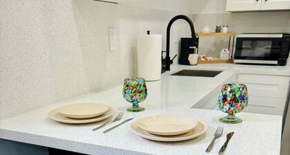 Charming studio in lovely Miami with WiFi and AC