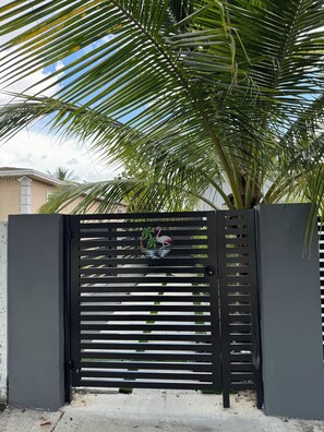 Exterior detail - Charming studio in lovely Miami with WiFi and AC (Miami)