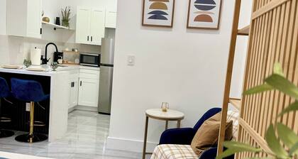 Charming studio in lovely Miami with WiFi and AC