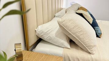 1 slaapkamer, een strijkplank/strijkijzer, wifi, beddengoed