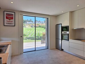 Micro-ondes, four, plaque de cuisson, lave-vaisselle