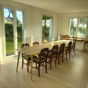 Dining - Familienhaus in Frankreich mit den Füßen im Wasser (Plouguerneau)