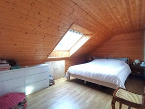 7 habitaciones, tabla de planchar con plancha, wifi y ropa de cama 